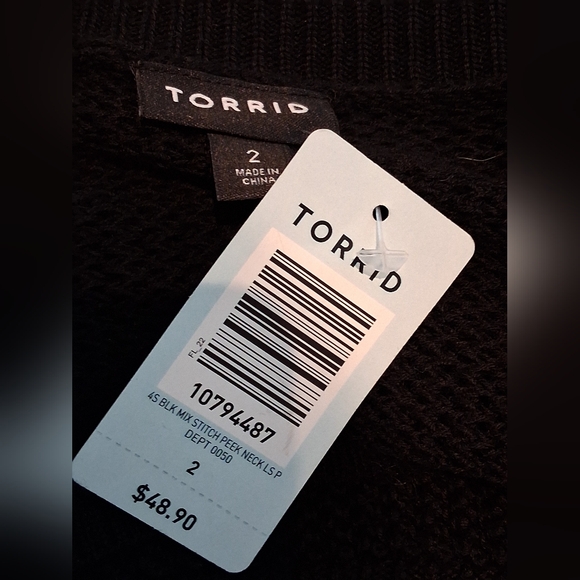 Torrid Black Long Sleeve Mix Stitch Peek Neck Sweater Top Sz 2 18/20 NWT - Picture 7 of 9